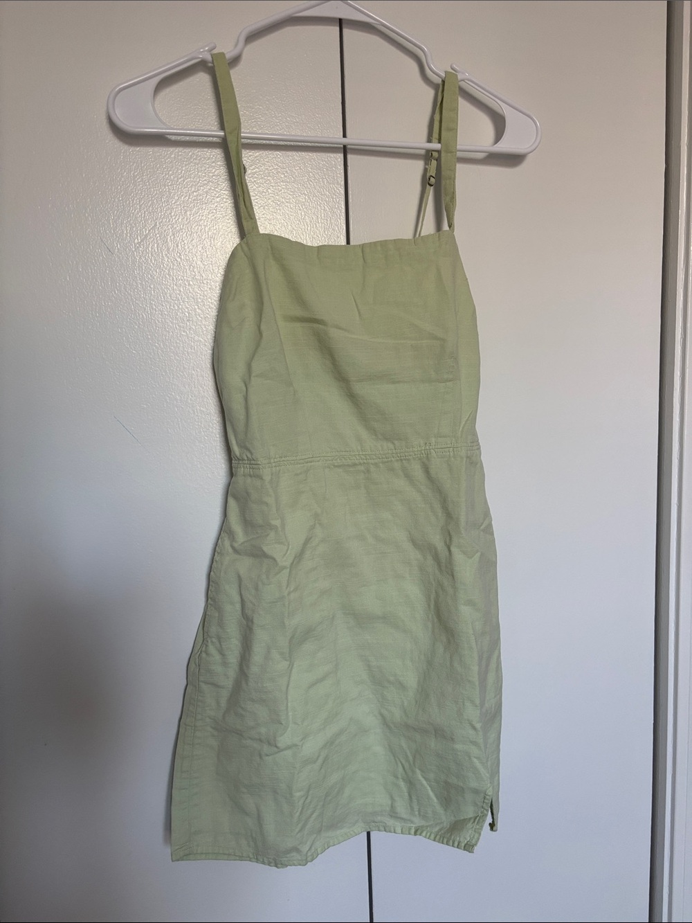Light Green Linen-Blend Spaghetti Strap Abercrombie Dress in XSP